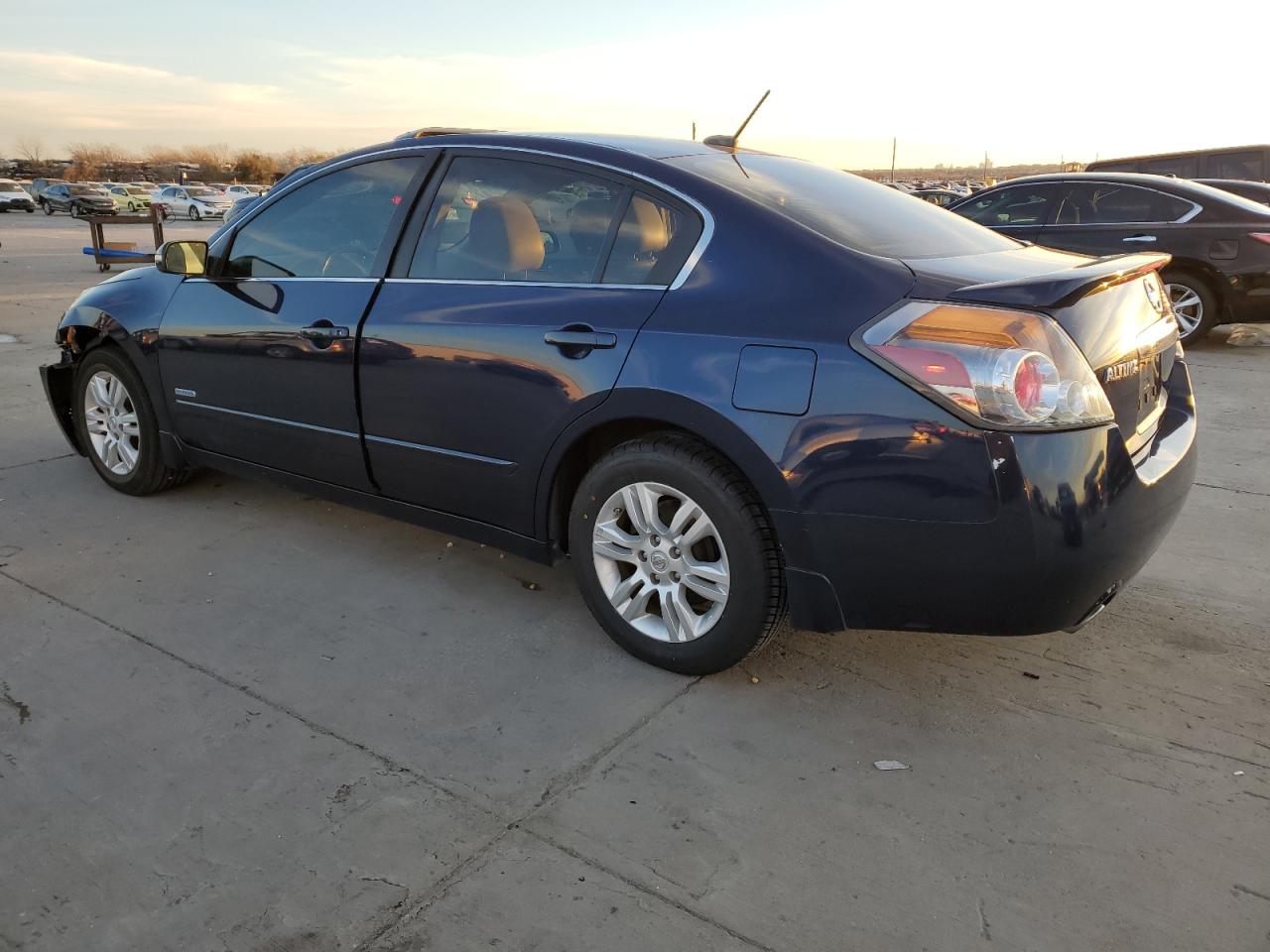 2010 Nissan Altima - Image 2