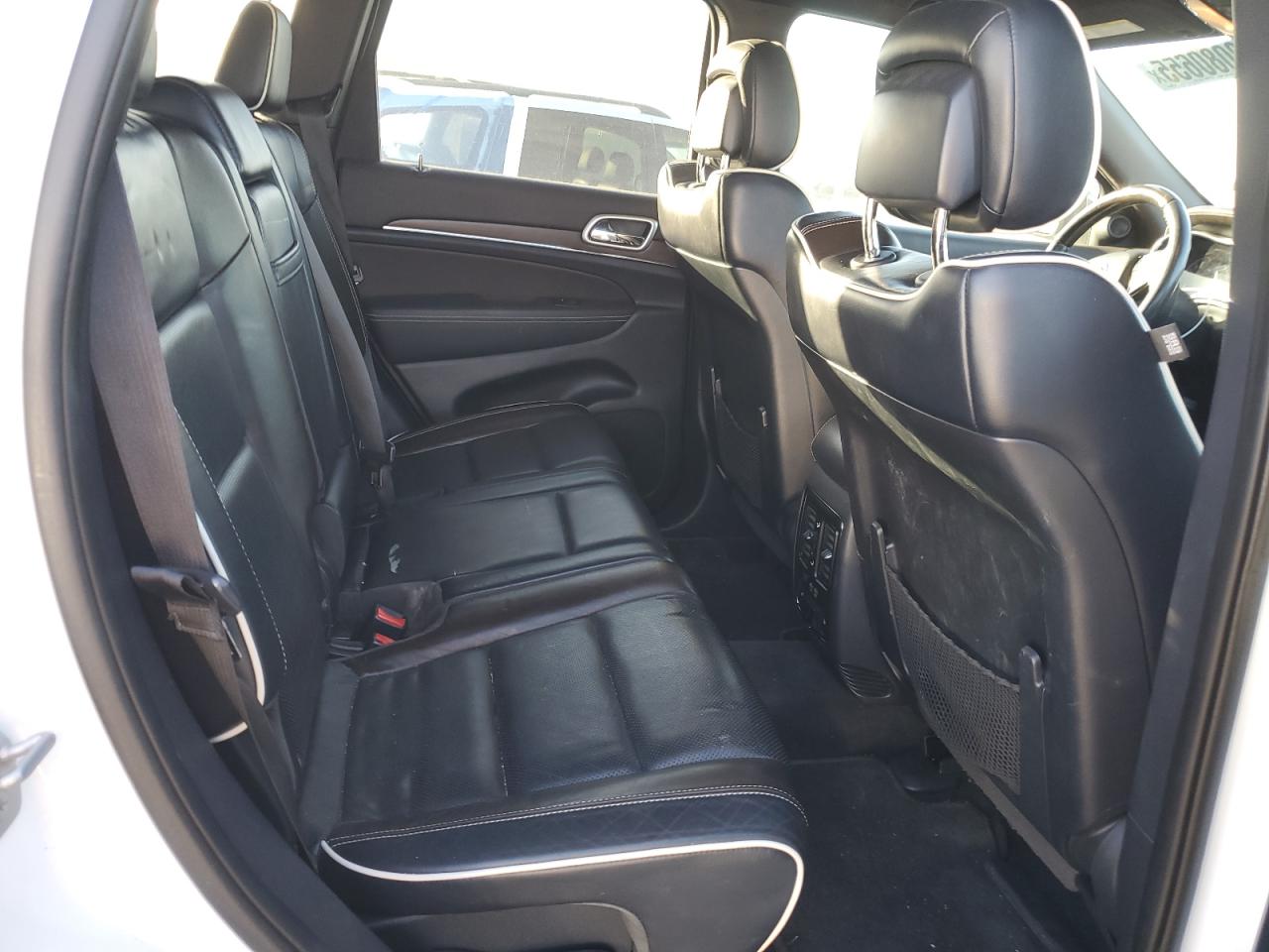 2014 Jeep Grand Cherokee - Image 11