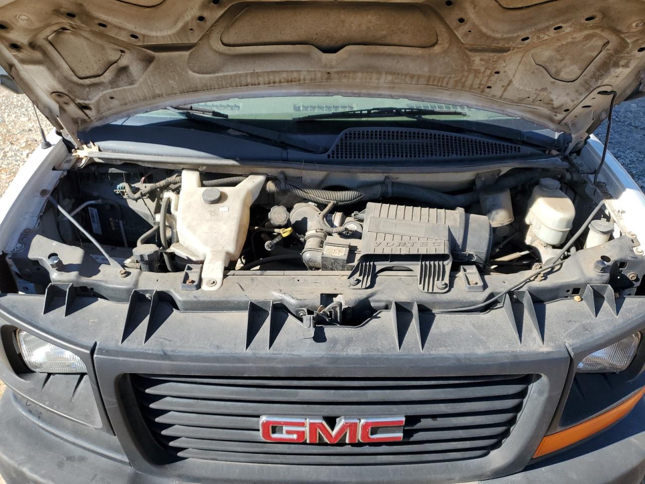 2015 GMC Savana - Image 12