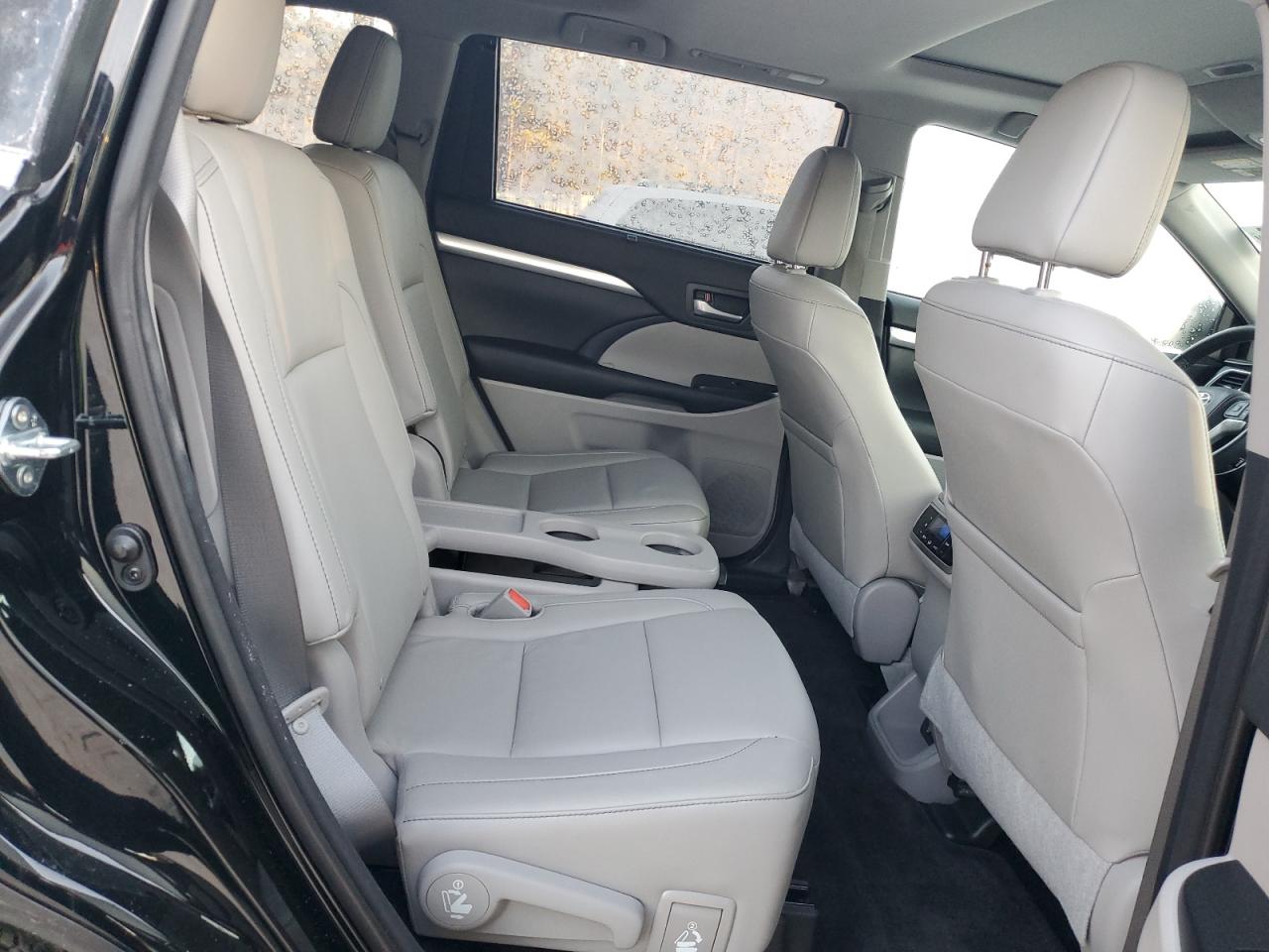 2015 Toyota Highlander - Image 11