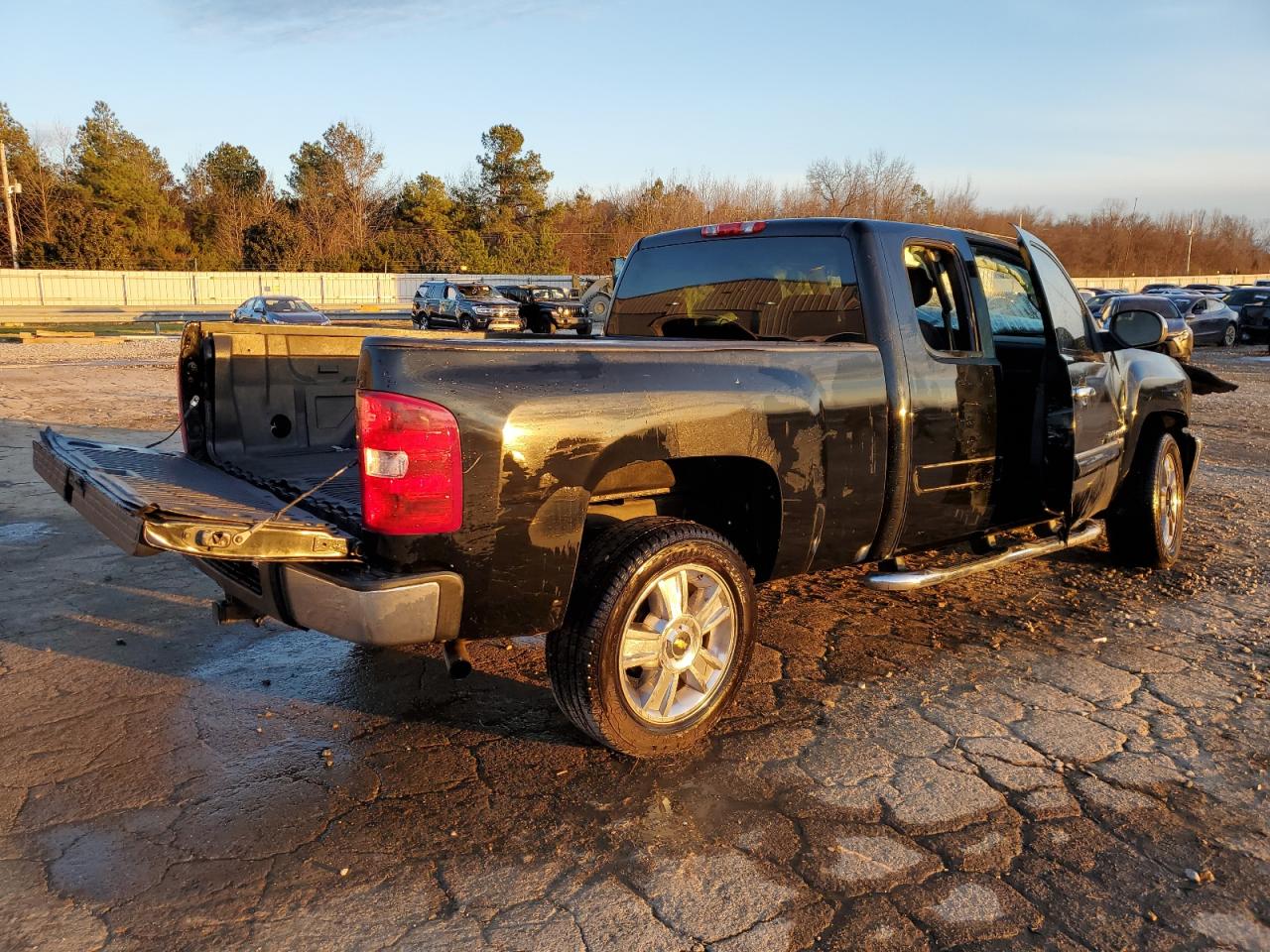 2012 Chevrolet Silverado - Image 3