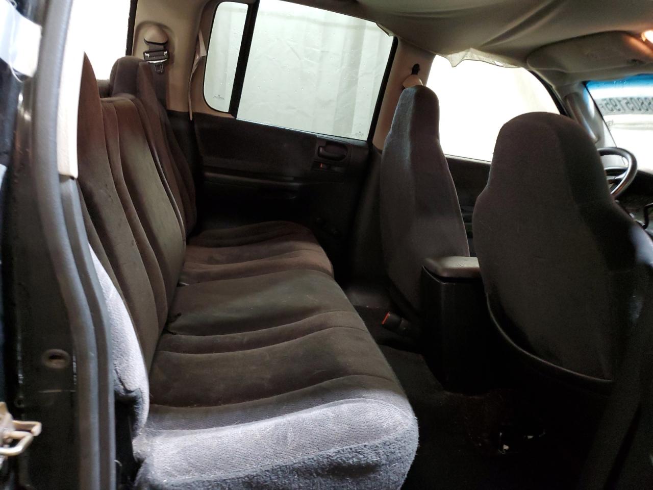 2004 Dodge Dakota - Image 10