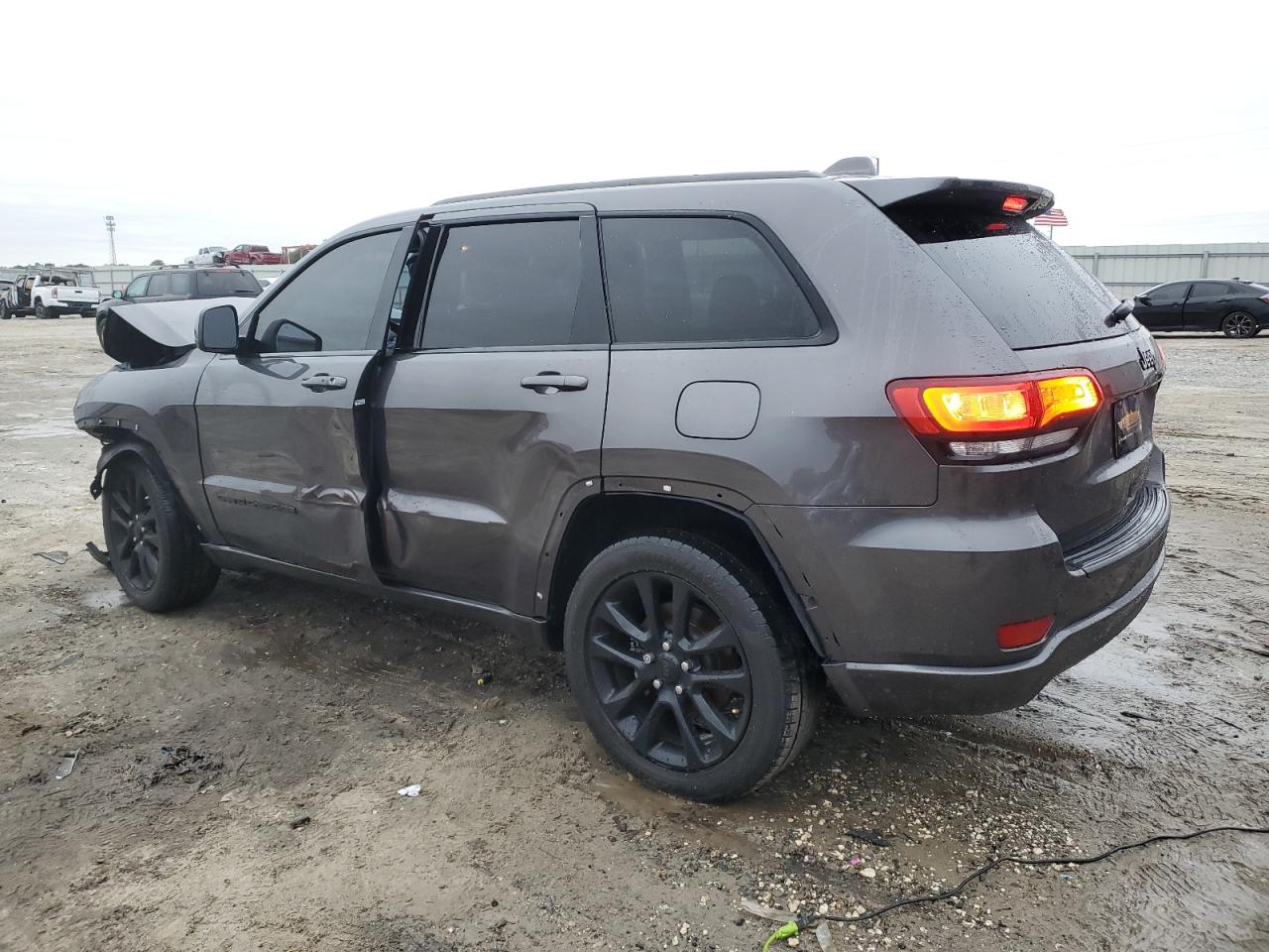 2019 Jeep Grand Cherokee - Image 2
