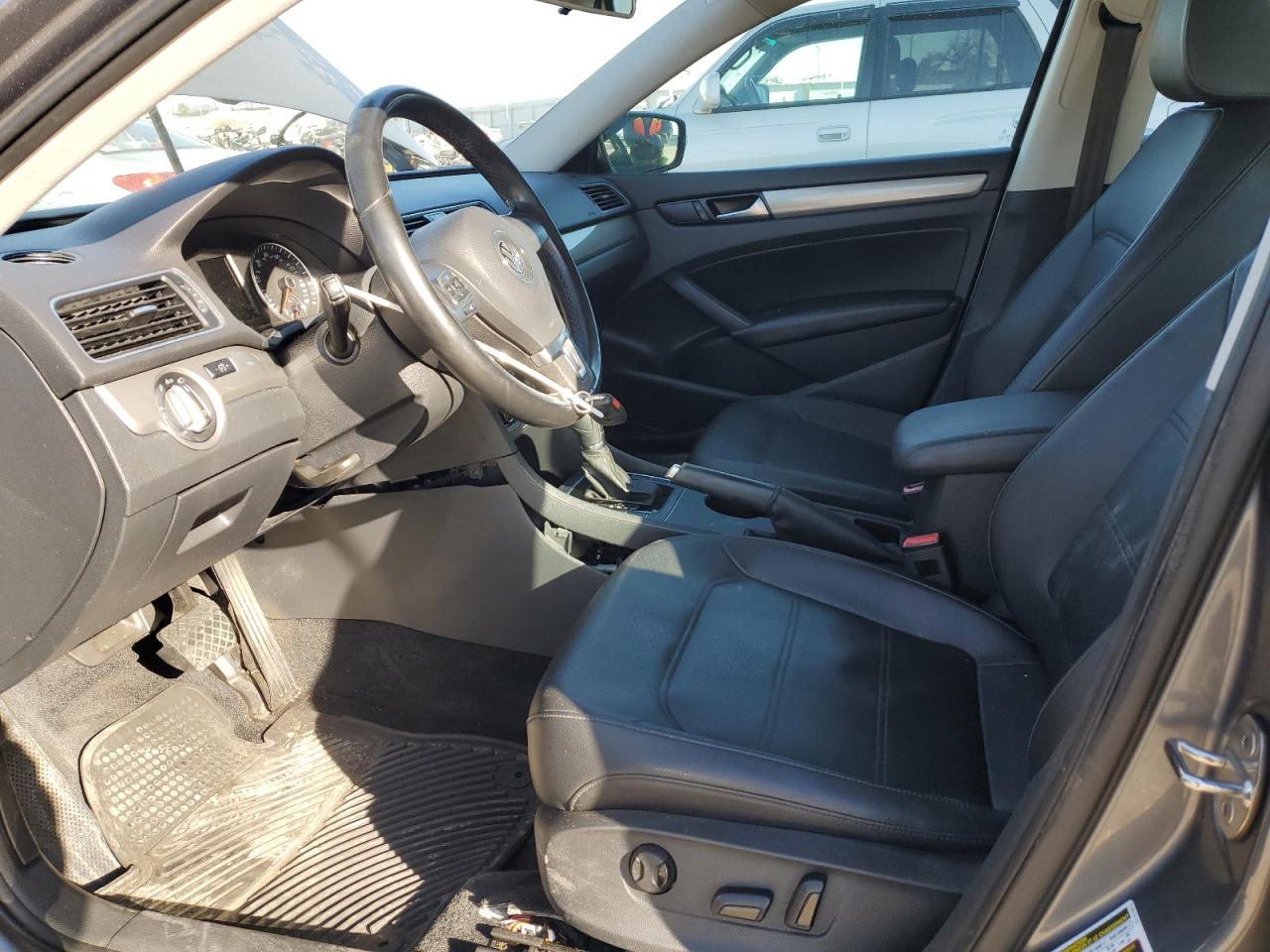 2015 Volkswagen Passat - Image 7