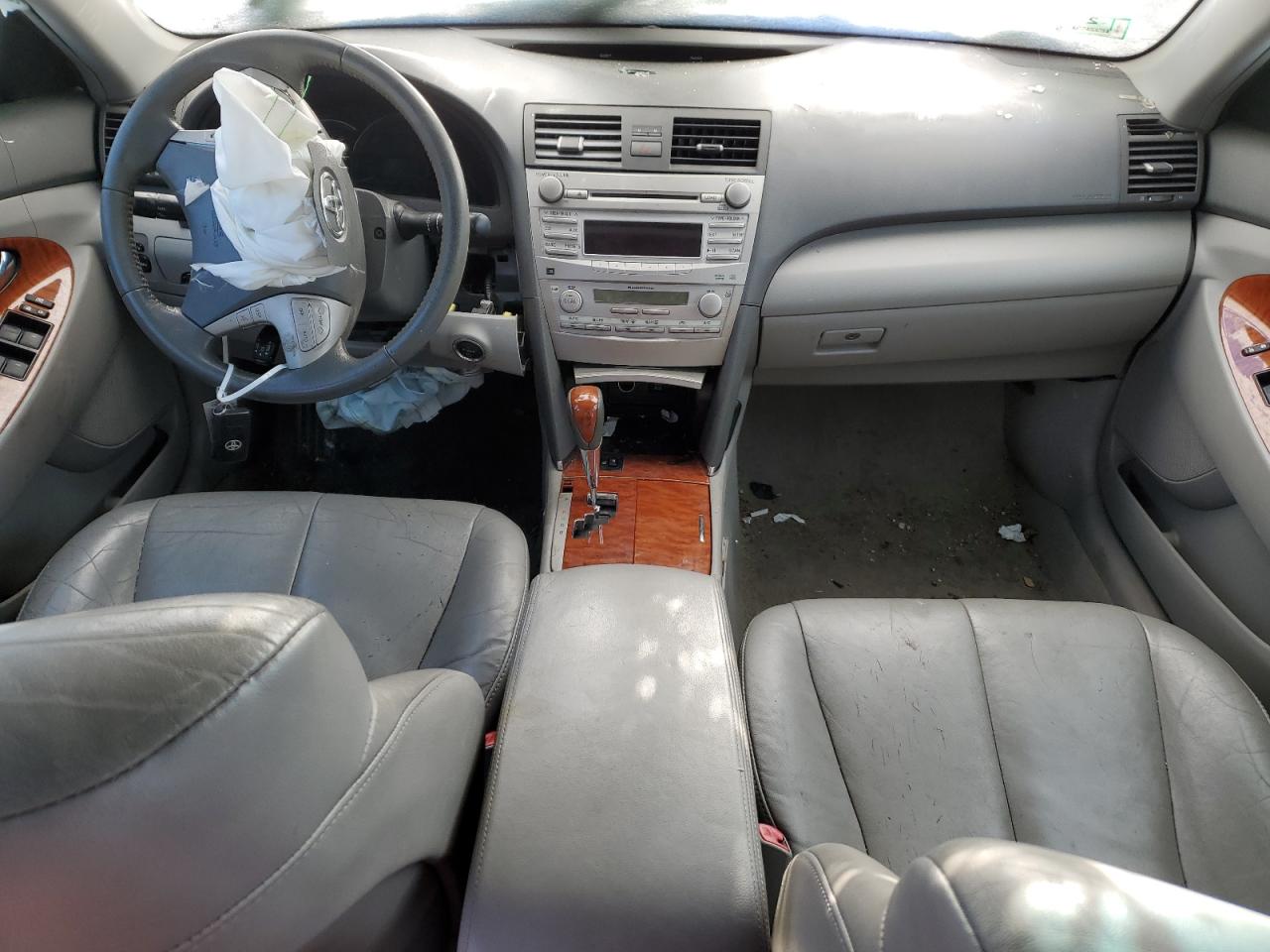 2011 Toyota Camry - Image 8