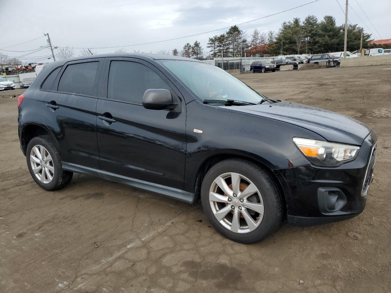 2015 Mitsubishi Outlander - Image 4