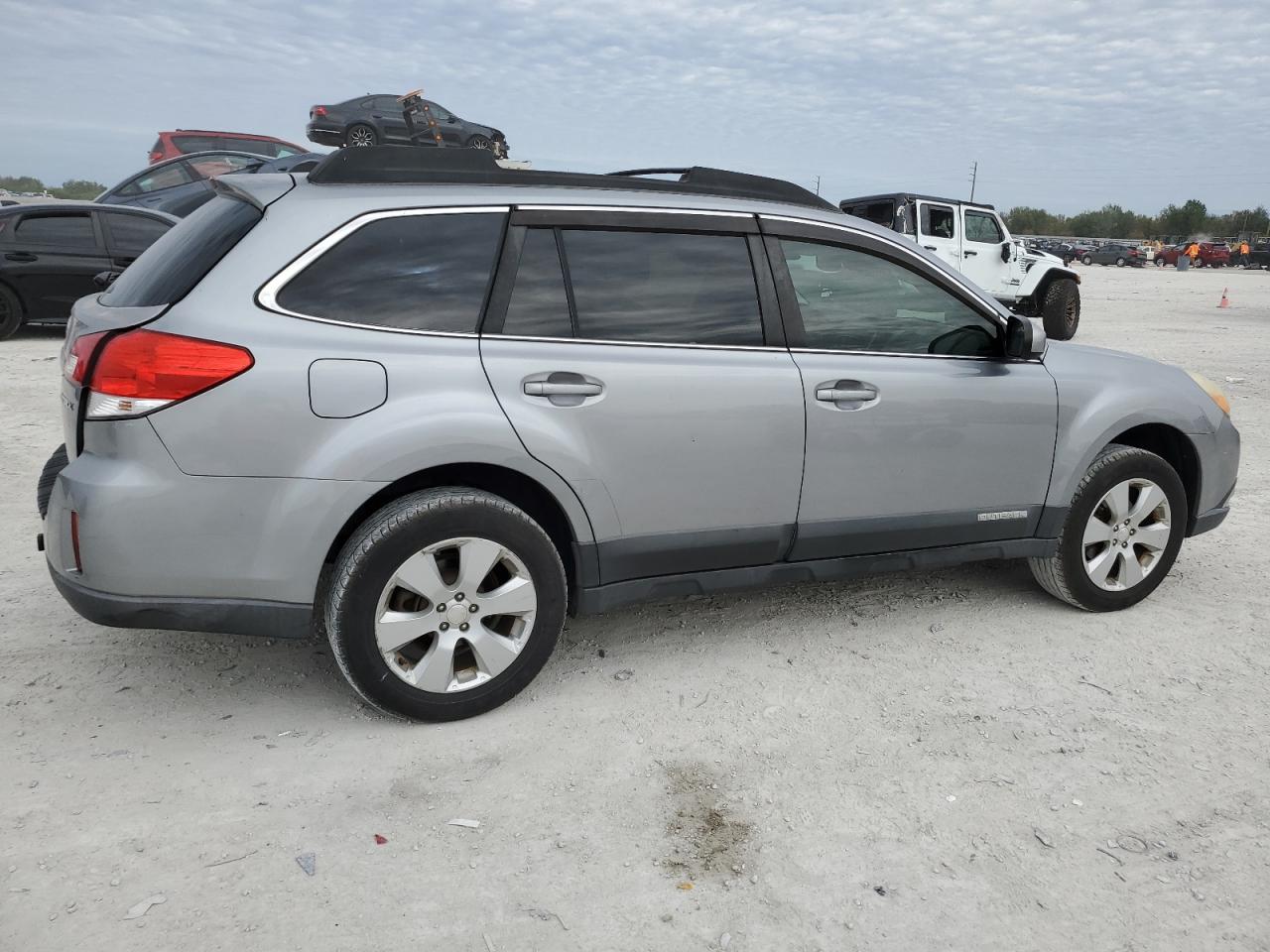 2010 Subaru Outback - Image 3
