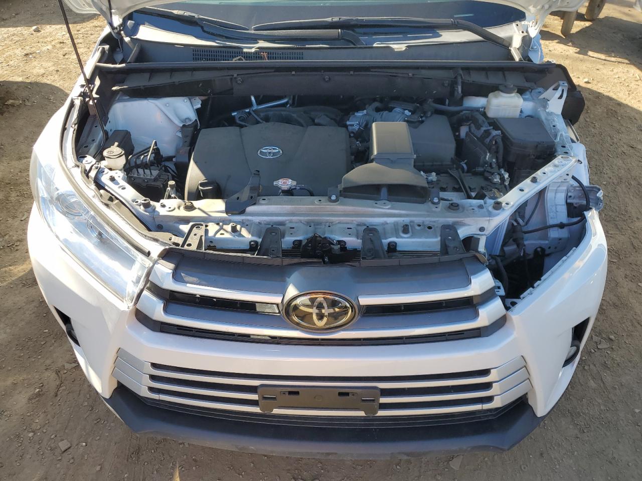 2018 Toyota Highlander - Image 12