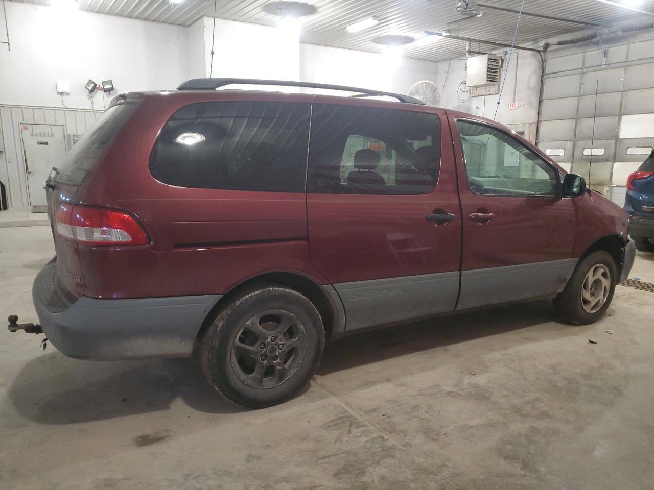 2002 Toyota Sienna - Image 3