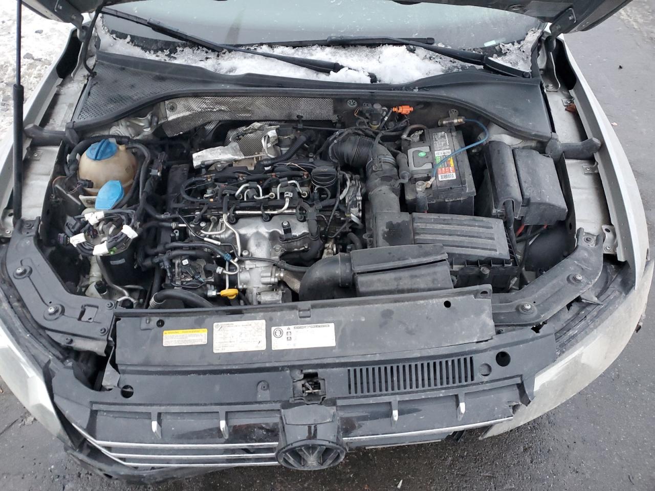 2014 Volkswagen Passat - Image 12