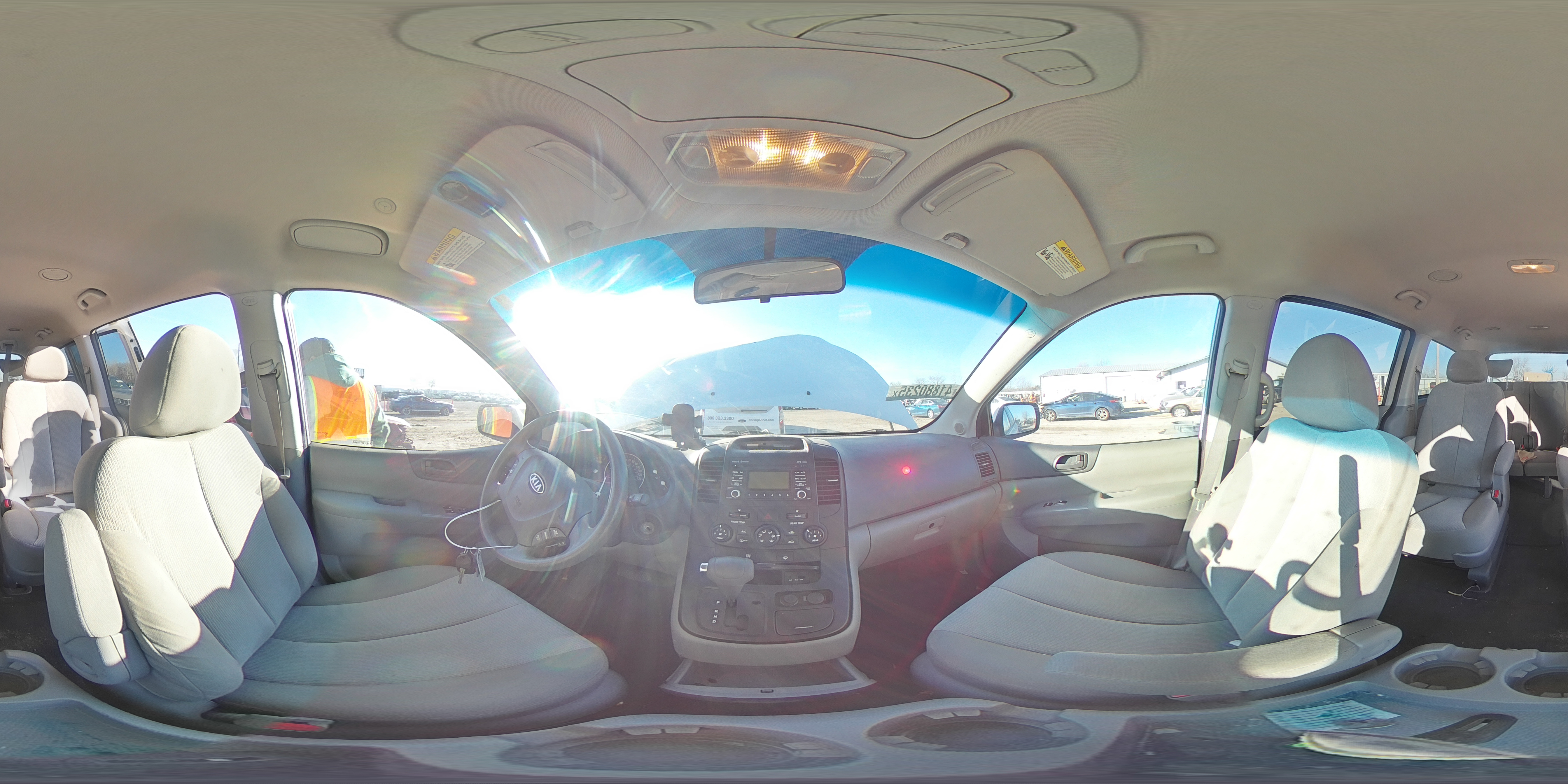 2012 Kia Sedona - Image 12