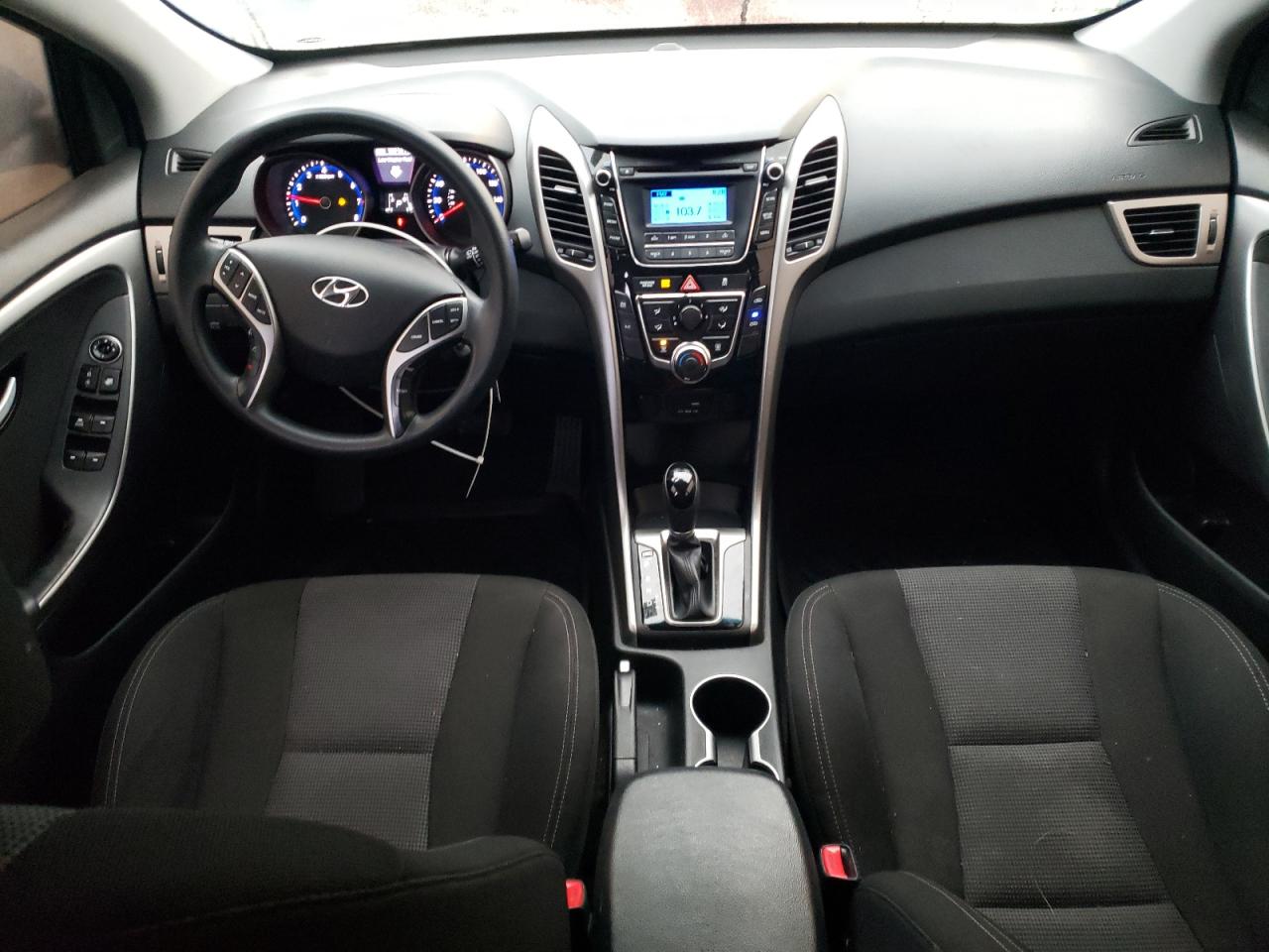 2017 Hyundai Elantra - Image 8