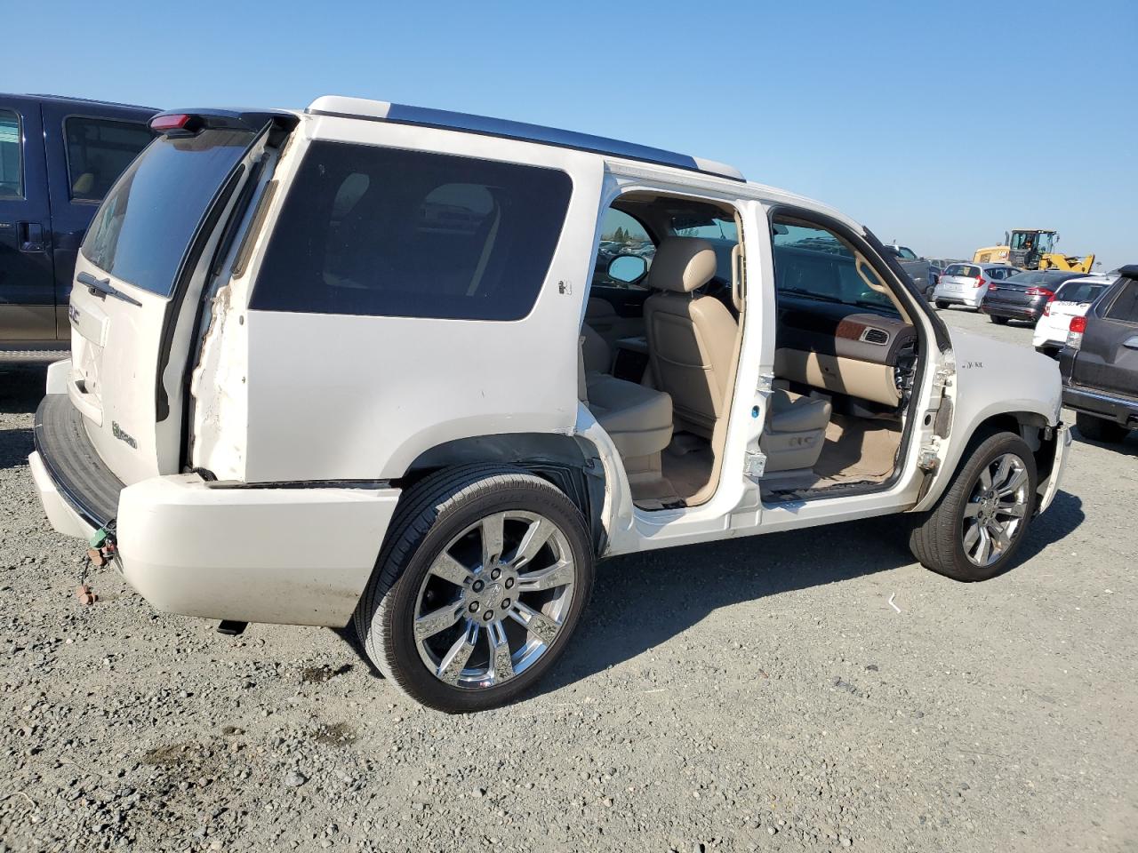 2013 GMC Yukon - Image 3