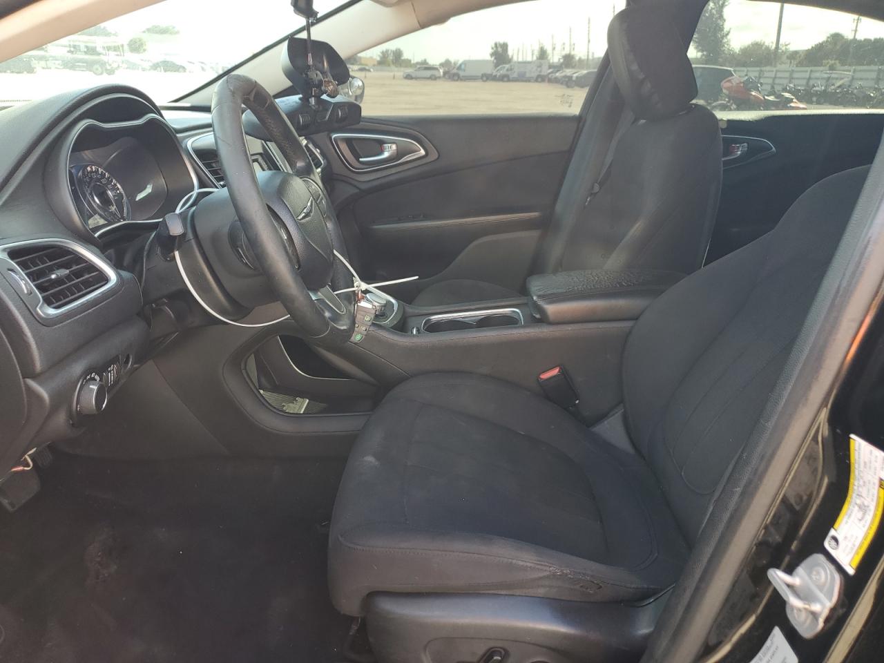 2015 Chrysler 200 - Image 7