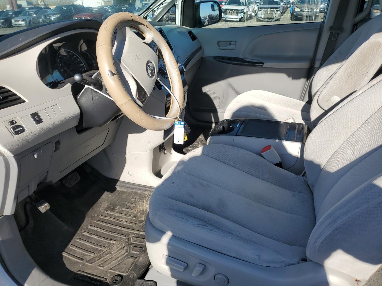 2013 Toyota Sienna - Image 7