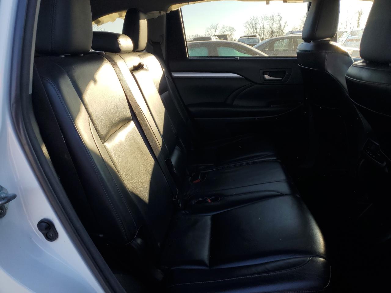 2015 Toyota Highlander - Image 11