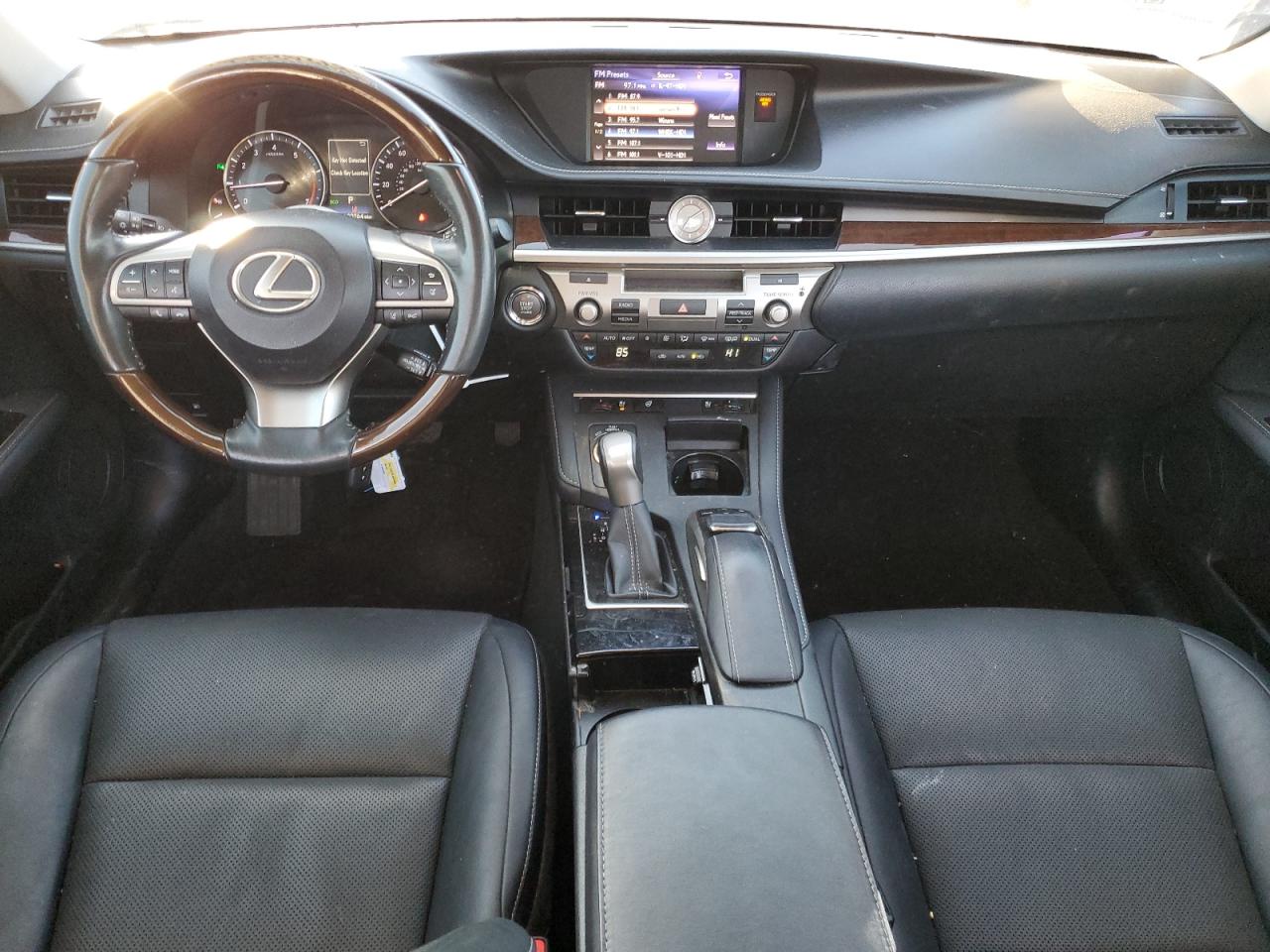 2017 Lexus ES - Image 8