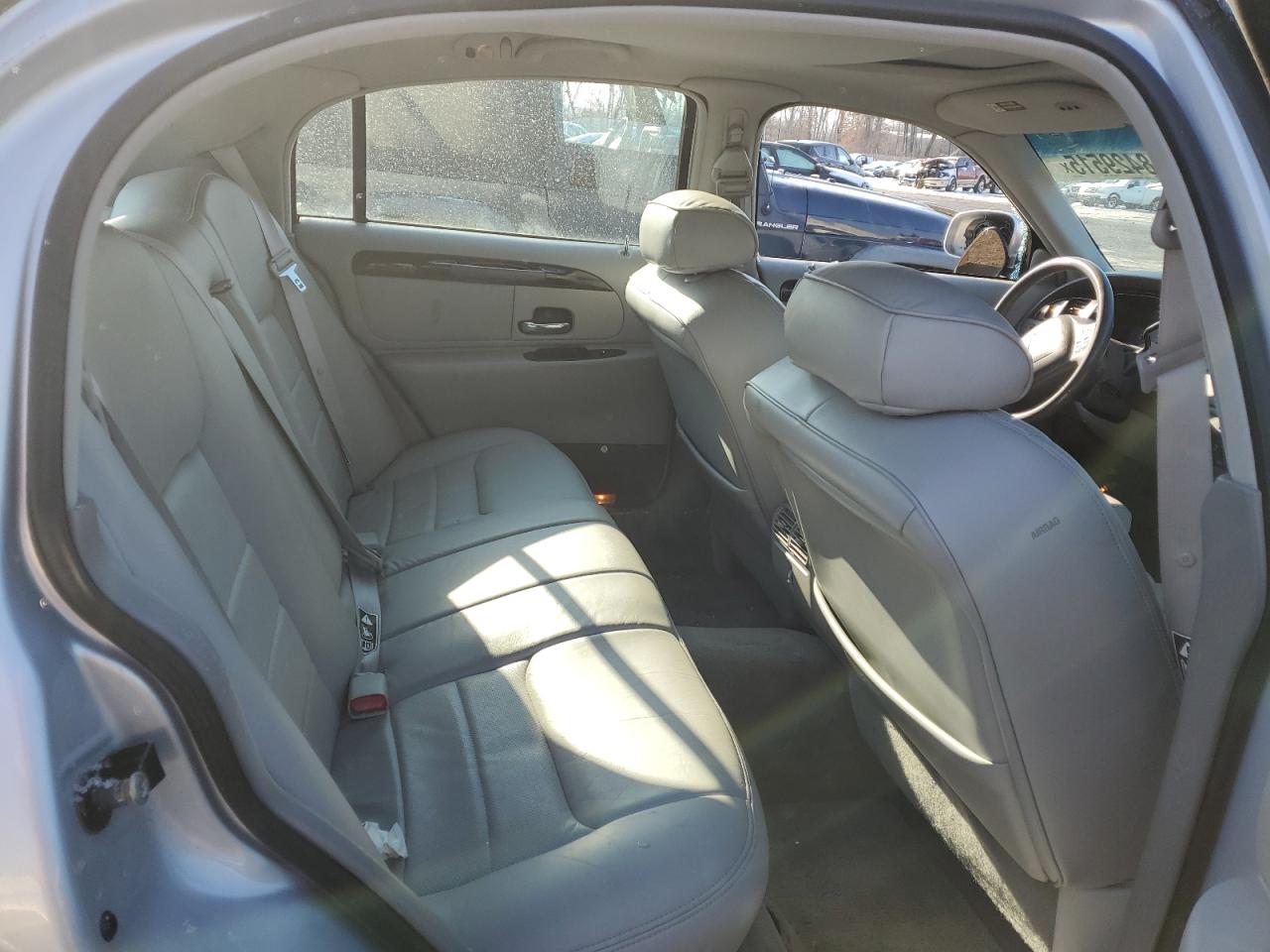 1999 Lincoln Town Car - Image 10