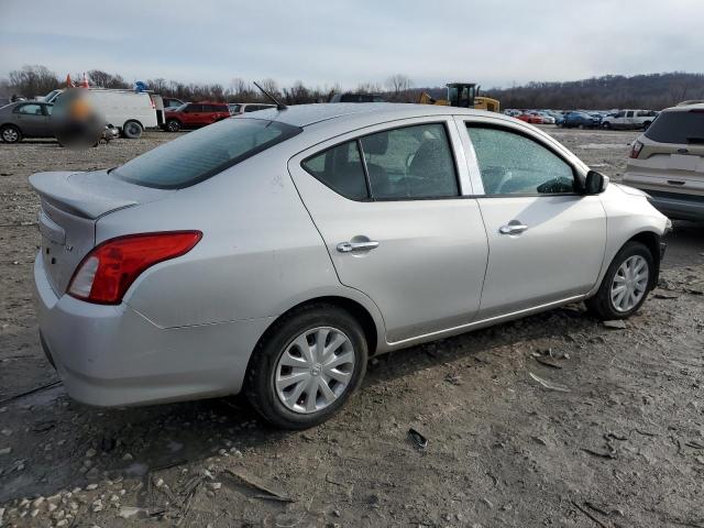  NISSAN VERSA 2018 Сріблястий