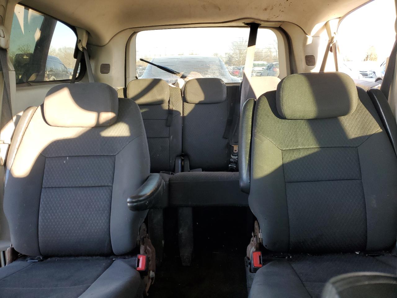 2010 Dodge Caravan - Image 10