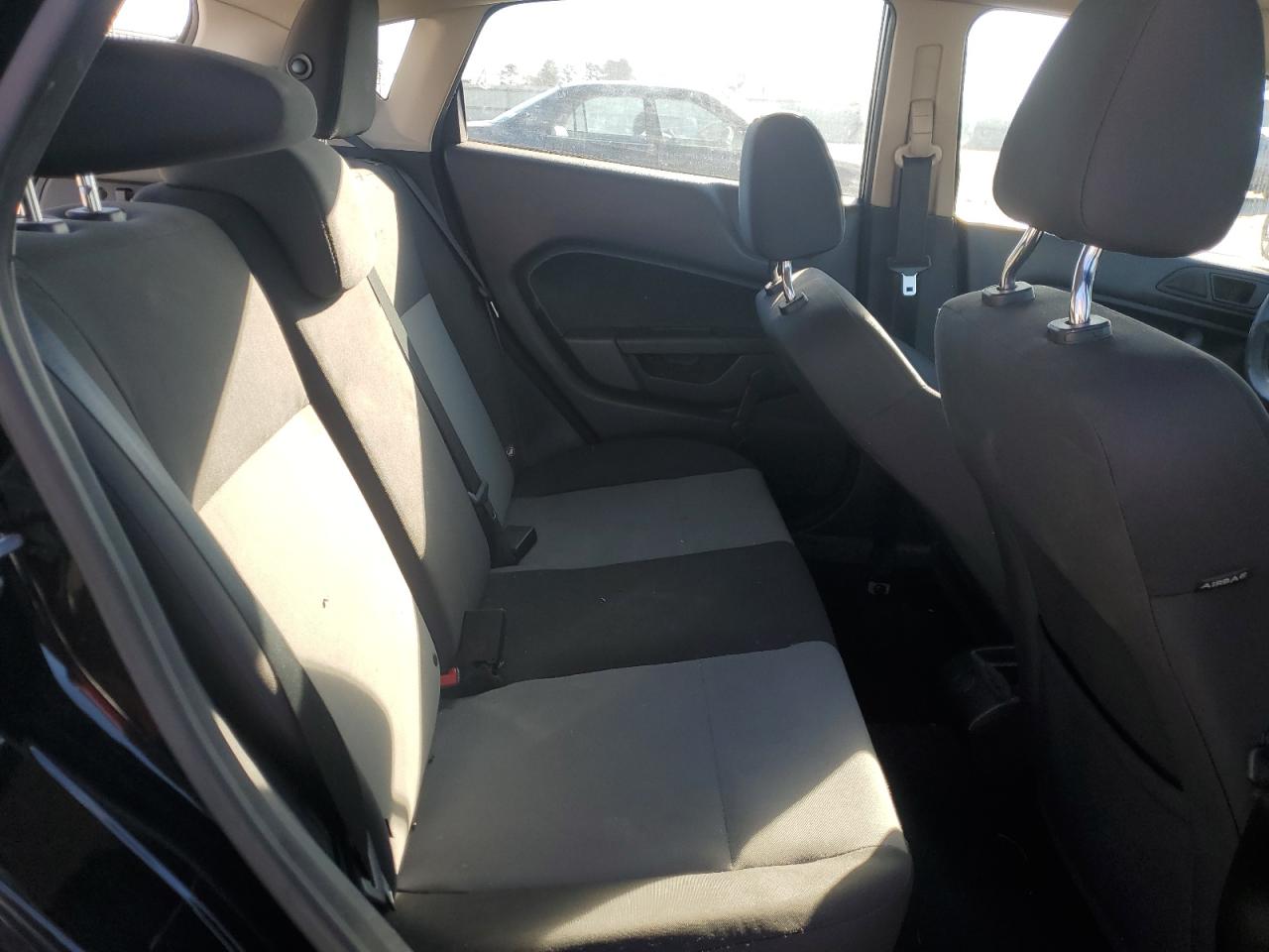 2016 Ford Fiesta - Image 10