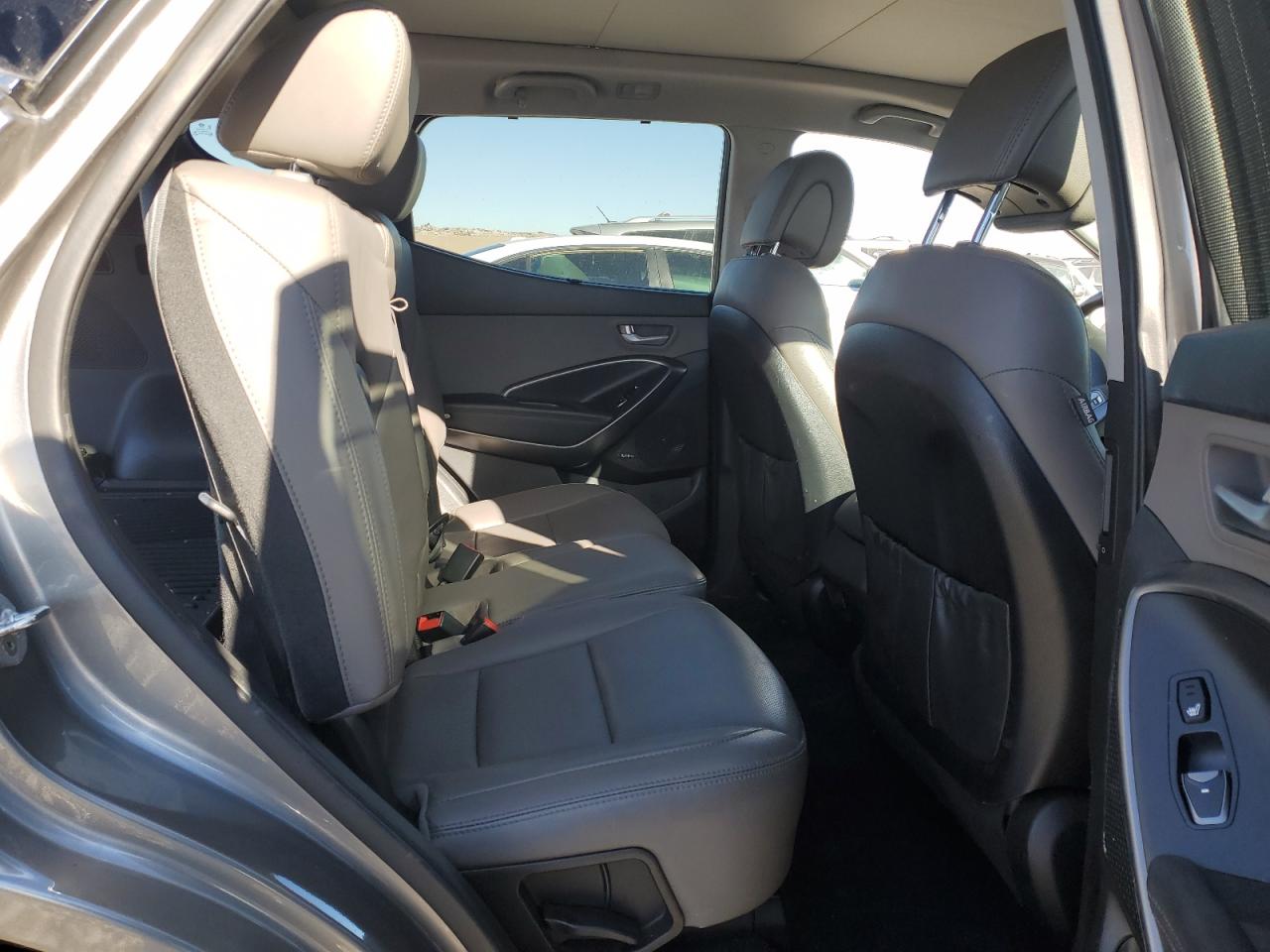 2017 Hyundai Santa Fe - Image 10