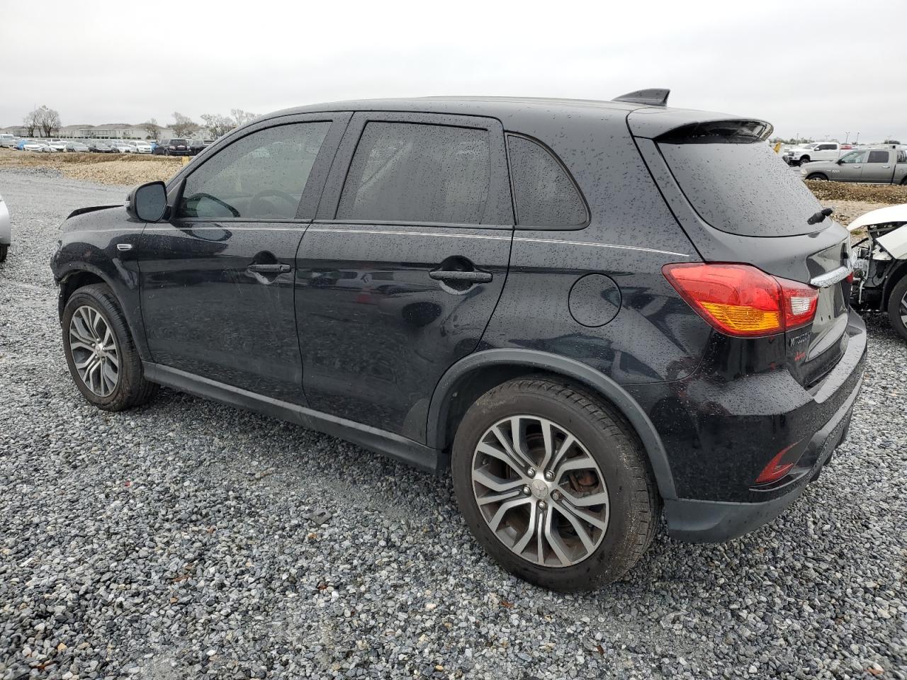 2018 Mitsubishi Outlander - Image 2