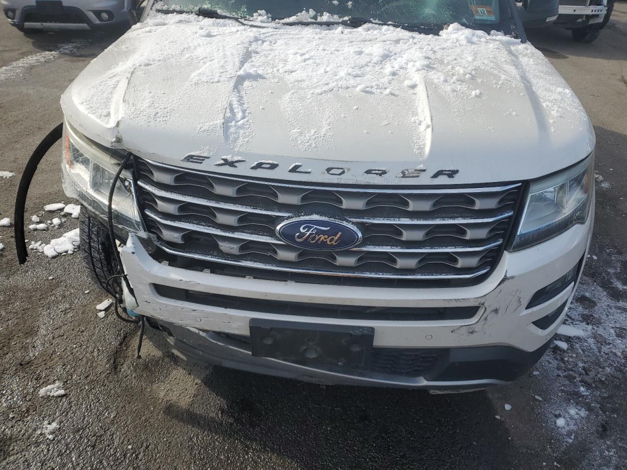 2016 Ford Explorer - Image 12