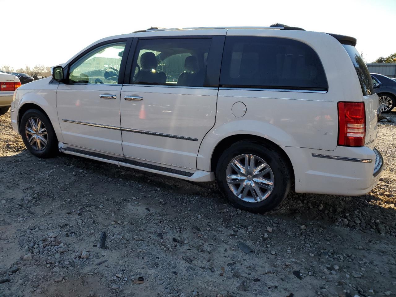 2010 Chrysler Town & Country - Image 2