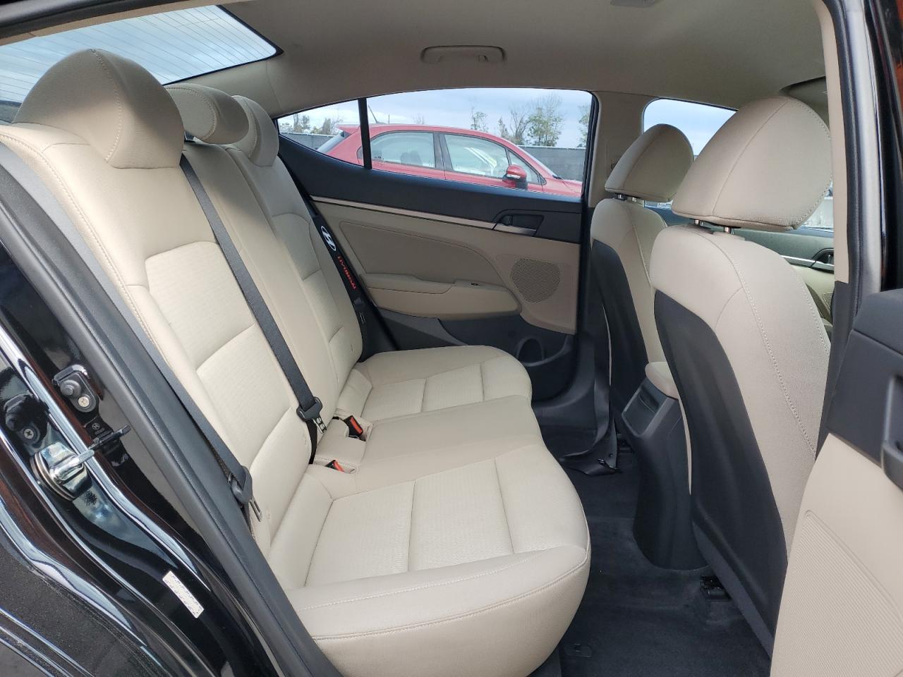 2017 Hyundai Elantra - Image 10