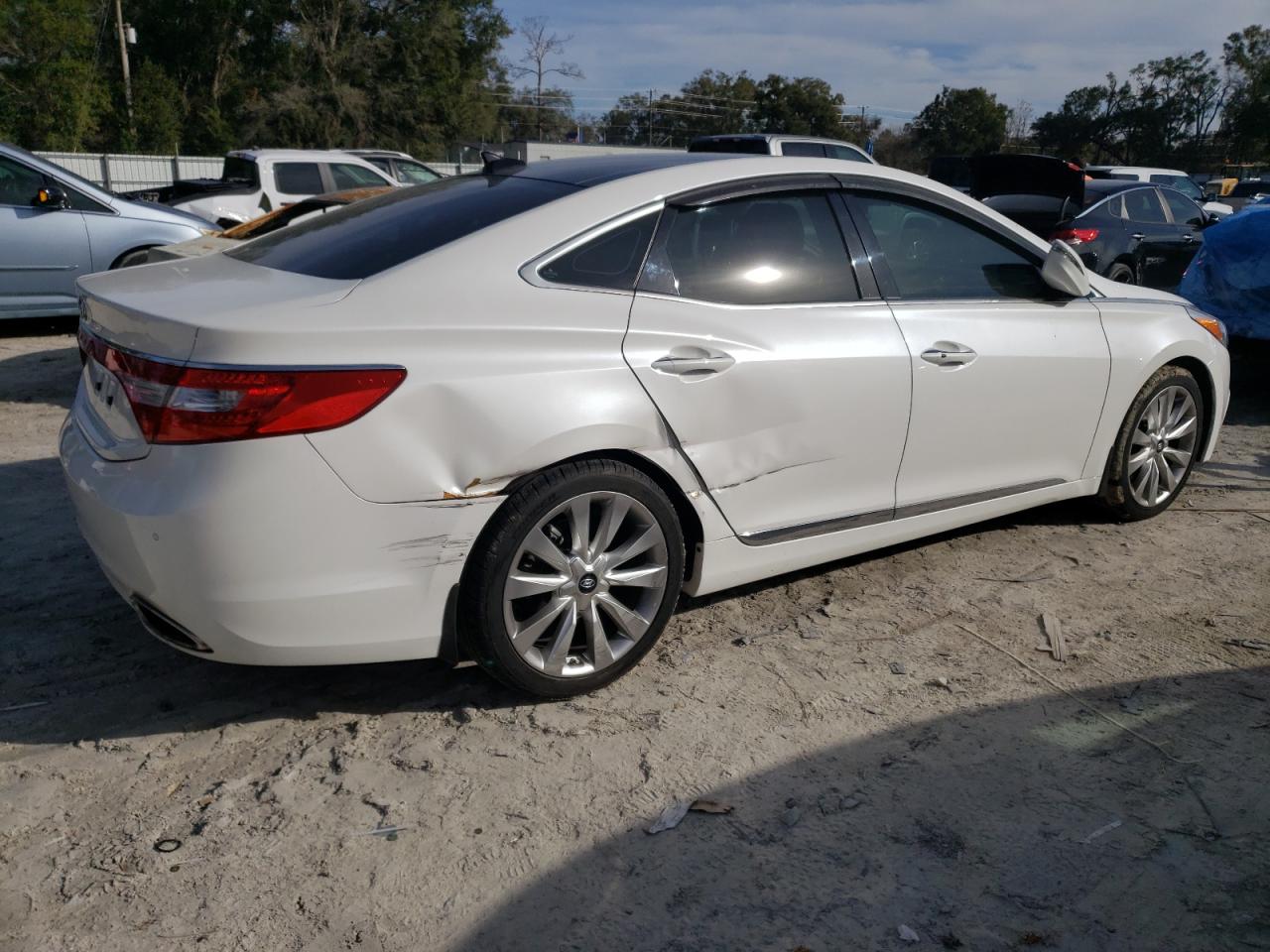 2012 Hyundai Azera - Image 3