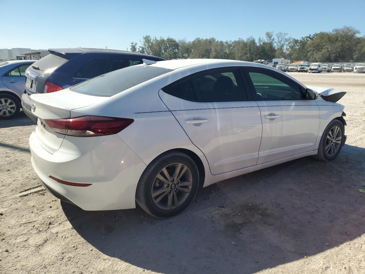 2018 Hyundai Elantra - Image 3