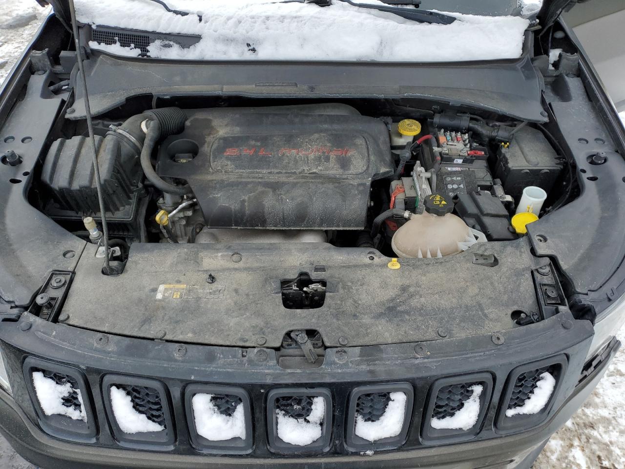 2018 Jeep Compass - Image 13