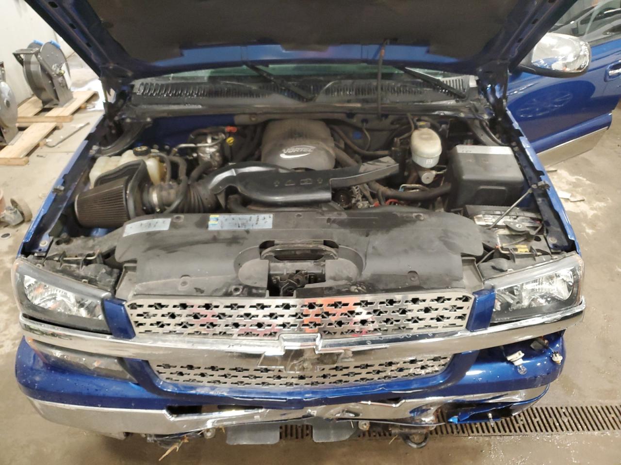 2003 Chevrolet Avalanche - Image 11