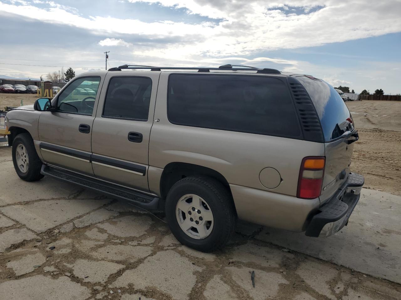 2001 Chevrolet Suburban - Image 2