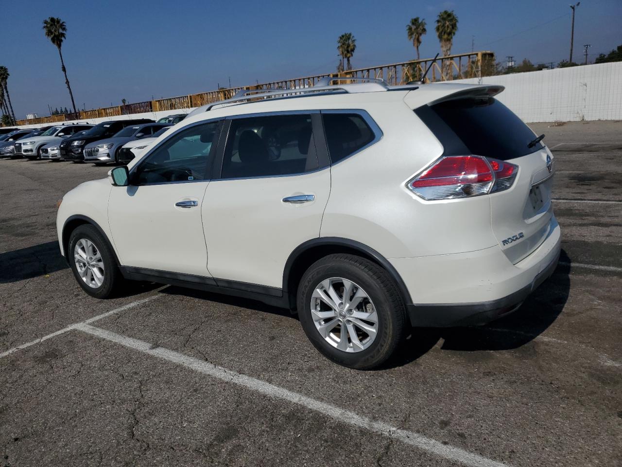 2015 Nissan Rogue - Image 2