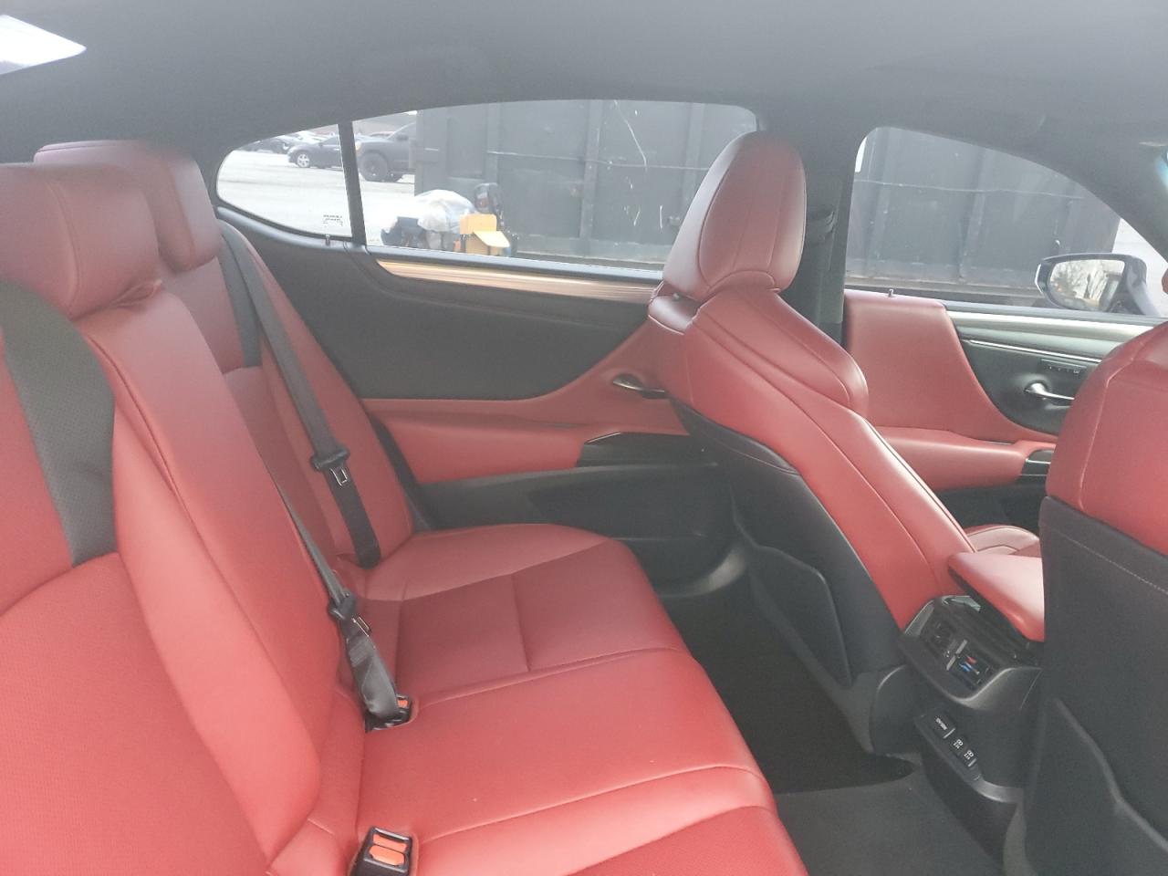 2019 Lexus ES - Image 10