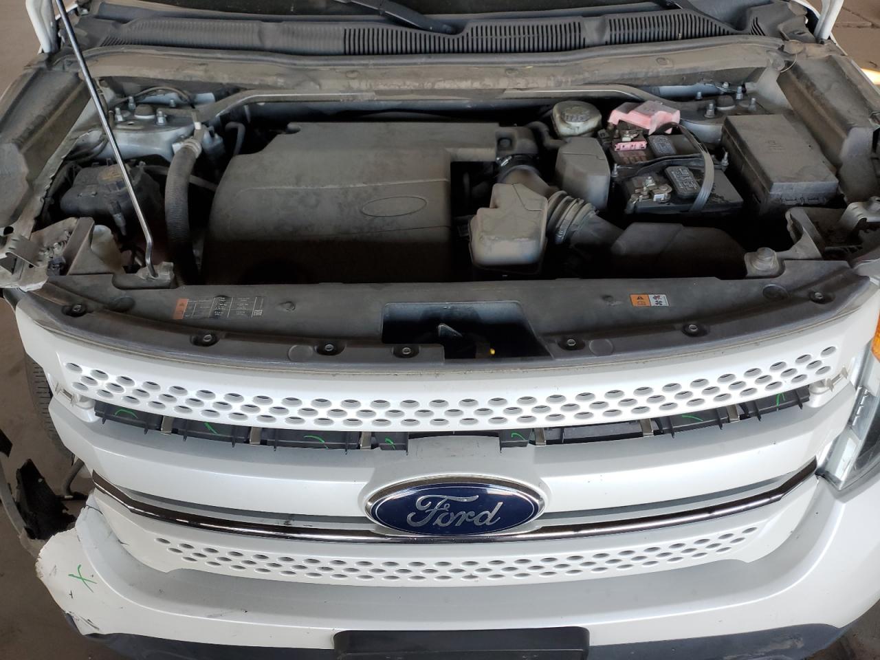 2015 Ford Explorer - Image 12