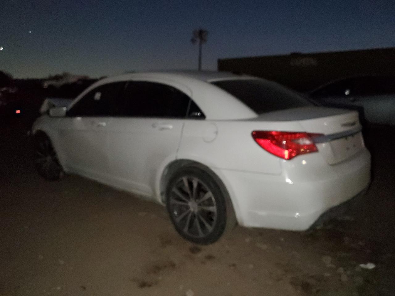2014 Chrysler 200 - Image 2