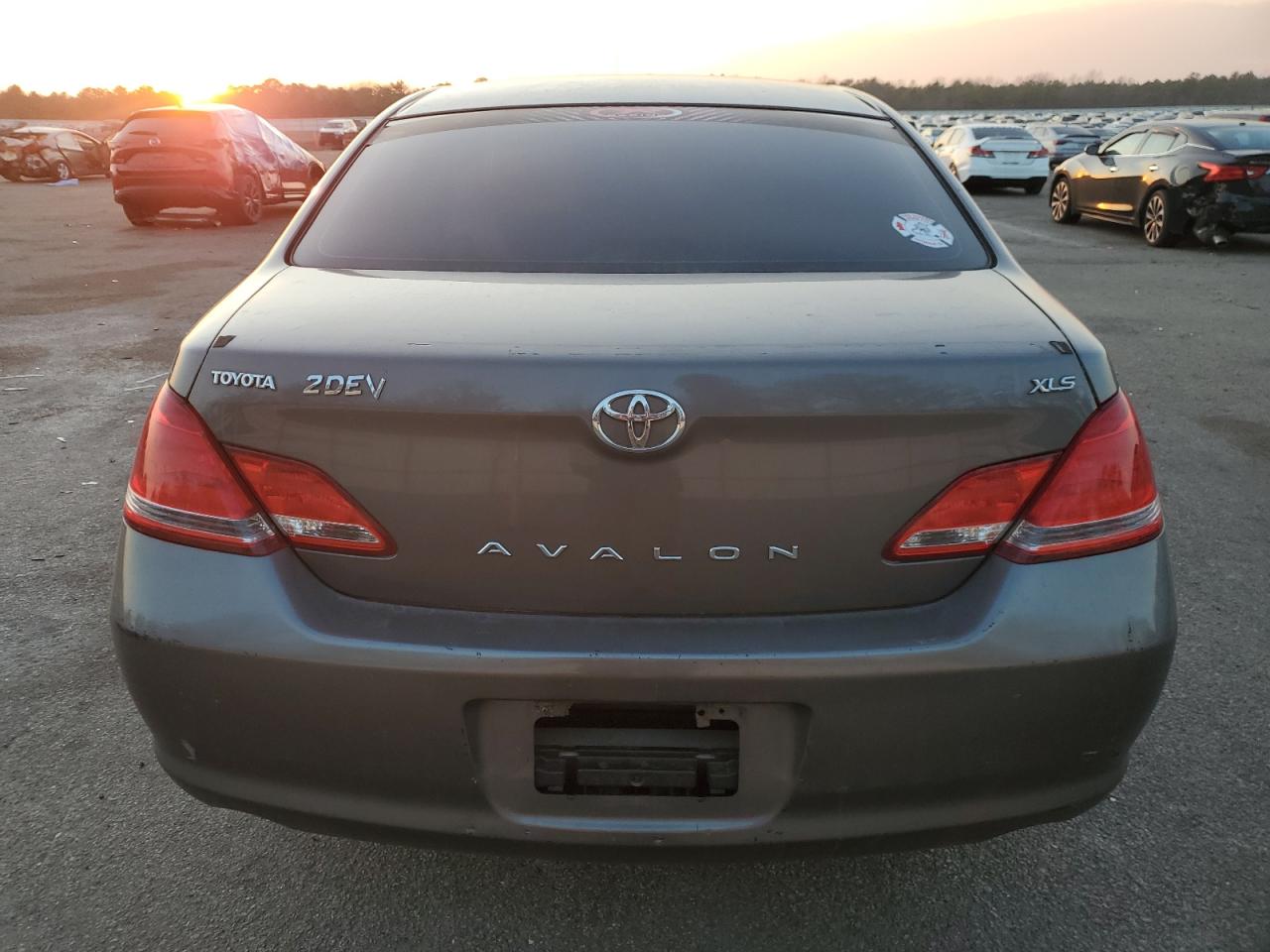 2006 Toyota Avalon - Image 6