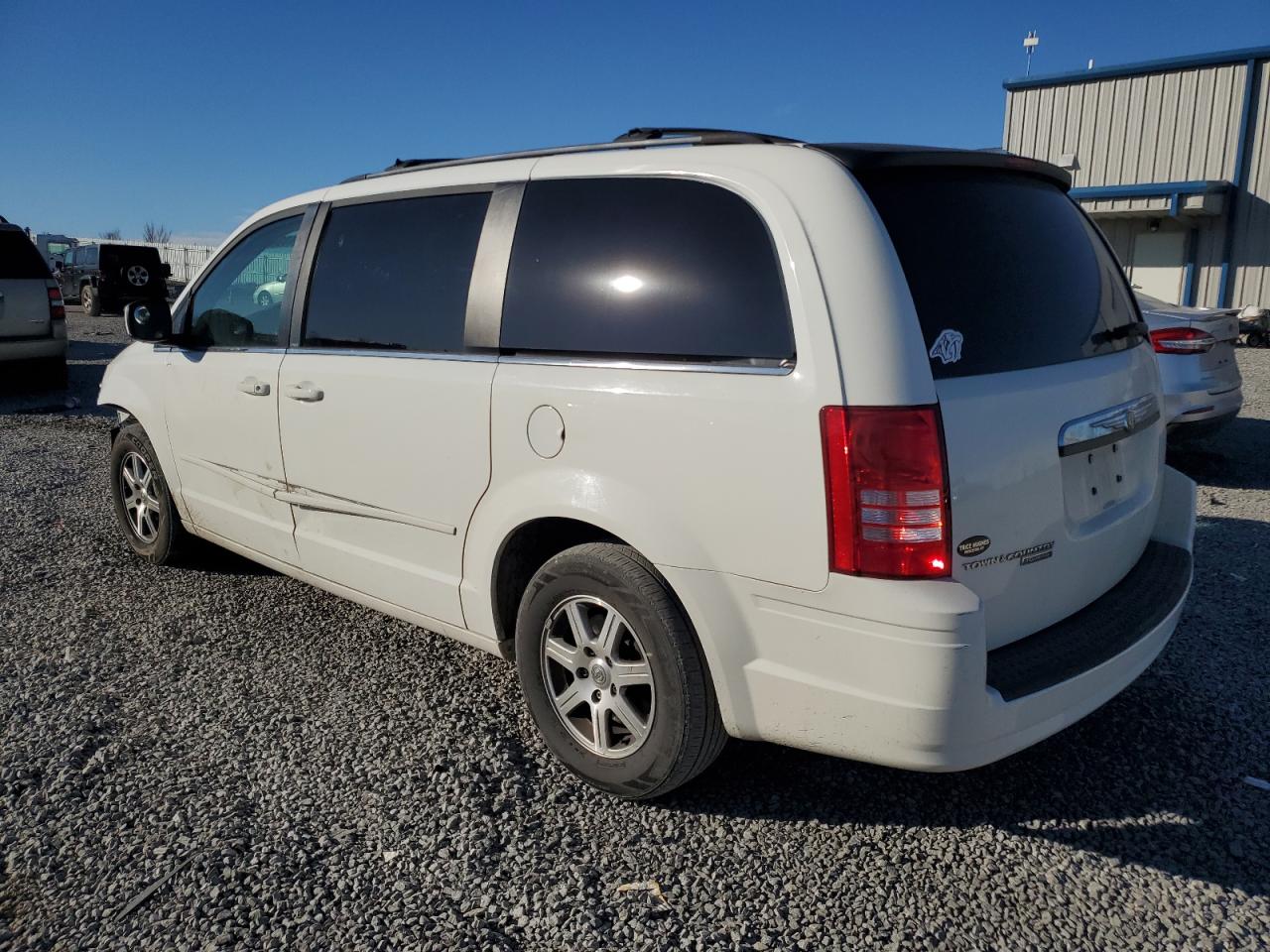 2008 Chrysler Town & Country - Image 2