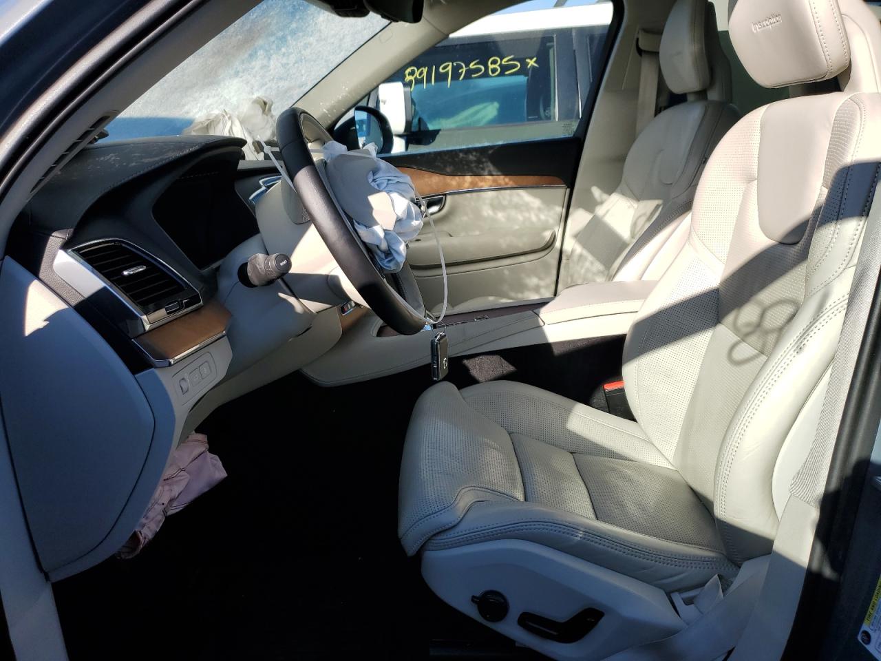 2020 Volvo XC90 - Image 7