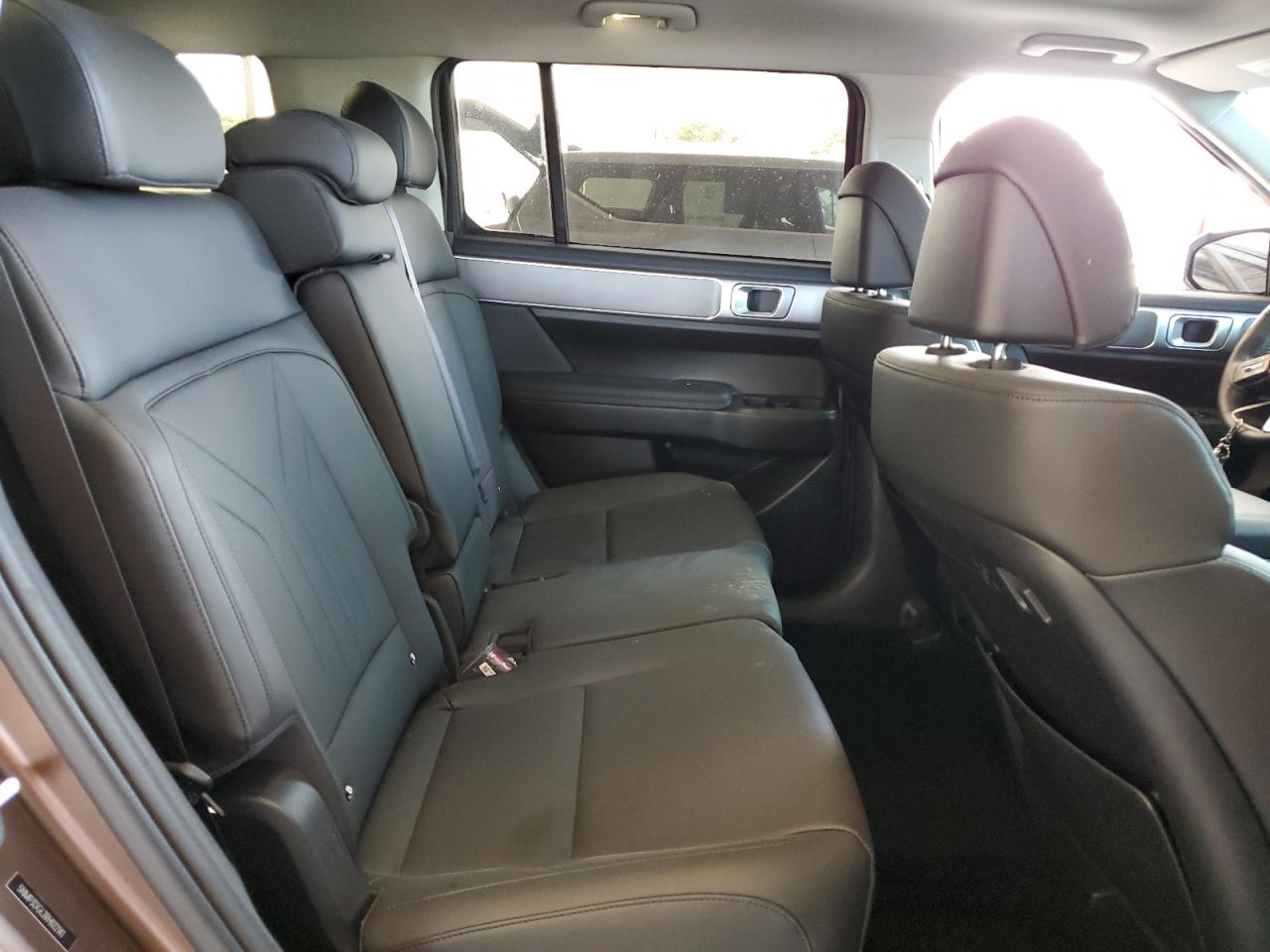 2024 Hyundai Santa Fe - Image 11