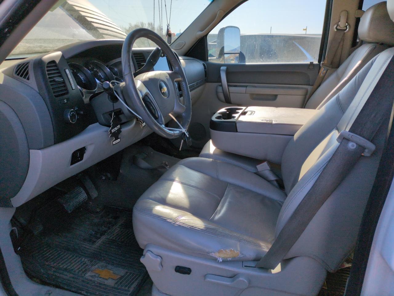 2012 Chevrolet Silverado - Image 7
