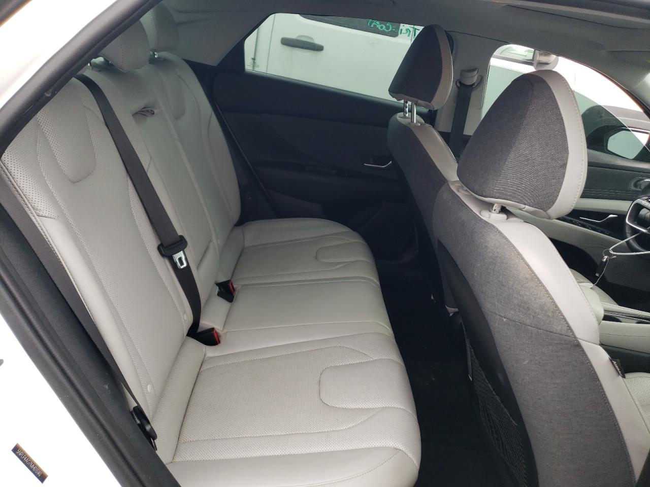 2021 Hyundai Elantra - Image 10