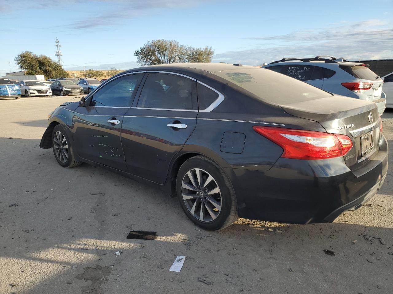 2016 Nissan Altima - Image 2