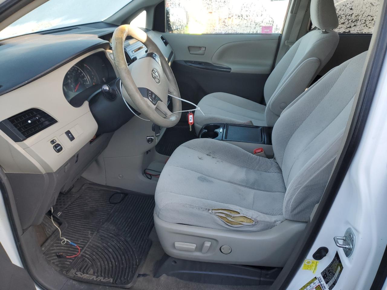 2012 Toyota Sienna - Image 7