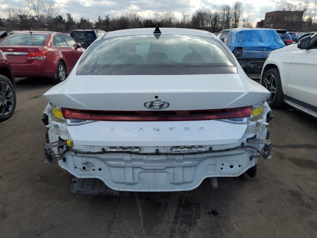 2021 Hyundai Elantra - Image 6
