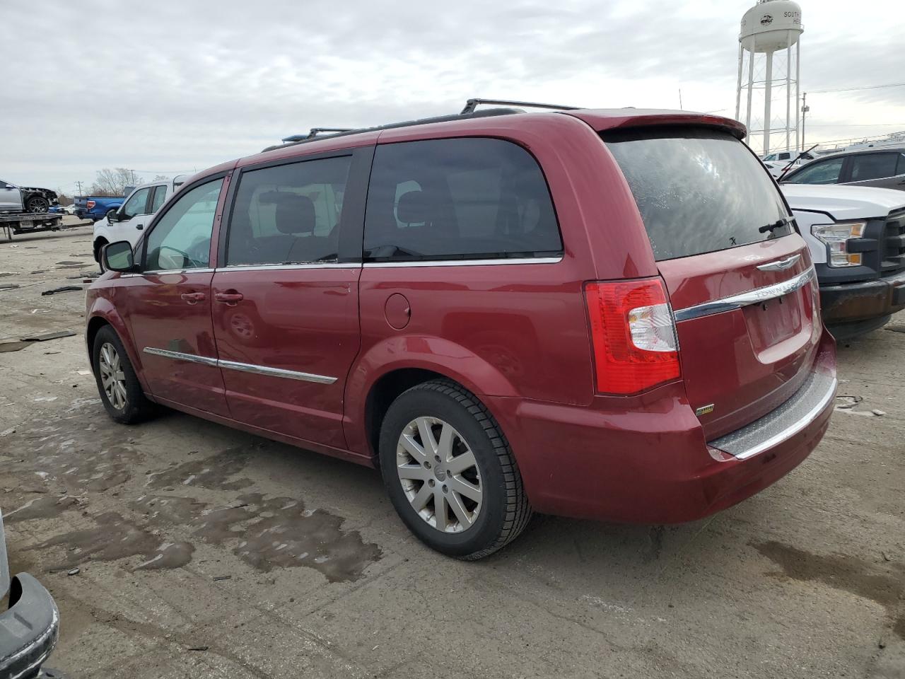 2015 Chrysler Town & Country - Image 2