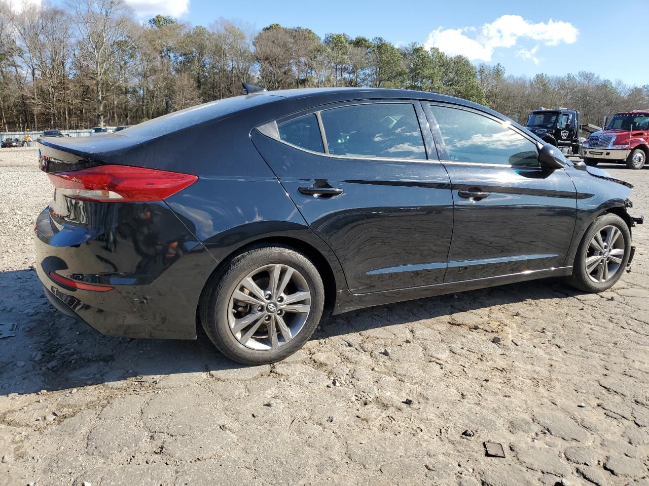 2018 Hyundai Elantra - Image 3